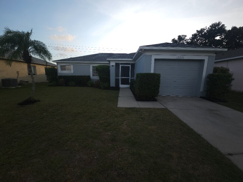 13220 Prestwick Dr in Riverview, FL - Building Photo
