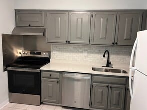 707 Falcon Dr in Arlington Heights, IL - Building Photo - Building Photo