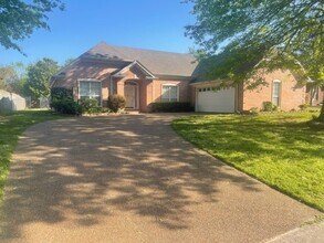 6736 Oakmoor Cir S in Bartlett, TN - Building Photo - Building Photo