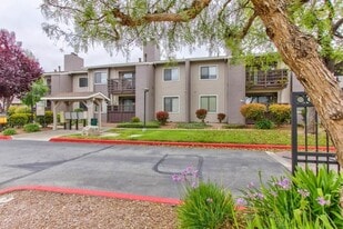 427 W Laurel Dr in Salinas, CA - Building Photo
