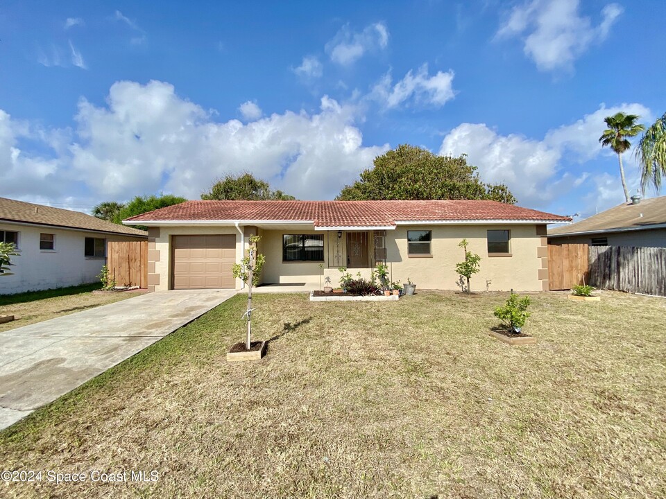 115 S Rosiland Ct in Merritt Island, FL - Building Photo