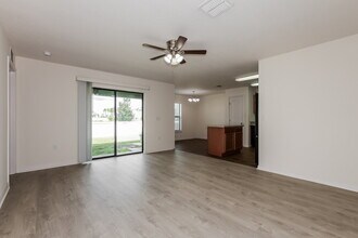 748 Chatham Walk Dr in Ruskin, FL - Foto de edificio - Building Photo