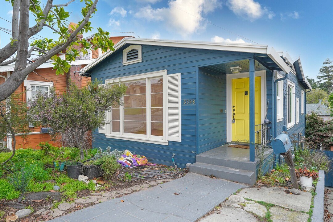3598 Lincoln Ave in Oakland, CA - Building Photo