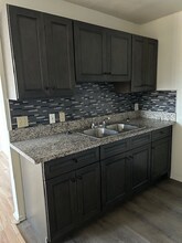 1018 W 83rd St in Los Angeles, CA - Building Photo - Building Photo