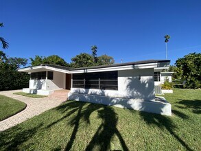 1101 Bay Dr in Miami Beach, FL - Building Photo - Building Photo