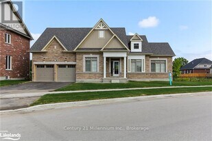 51 Tracey Ln in Collingwood, ON - Building Photo