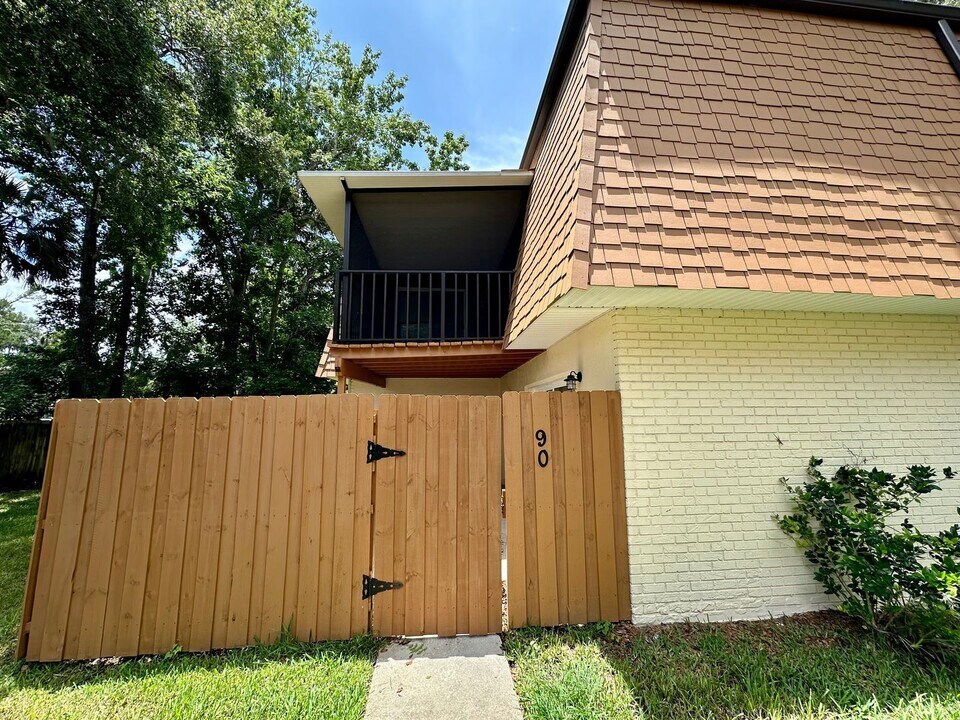90 Moonstone Ct in Port Orange, FL - Building Photo