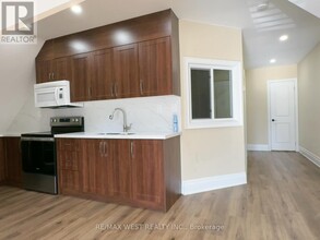 6 JOSIE Dr in Richmond Hill, ON - Building Photo - Building Photo
