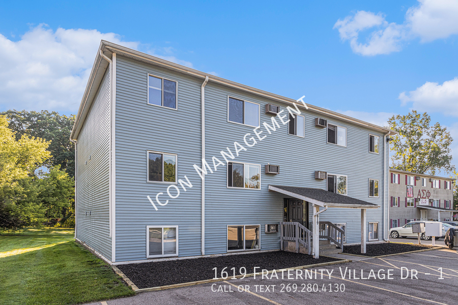 1619 Fraternity Village Dr in Kalamazoo, MI - Foto de edificio