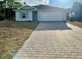 5029 S Rosebud Cir in La Belle, FL - Building Photo