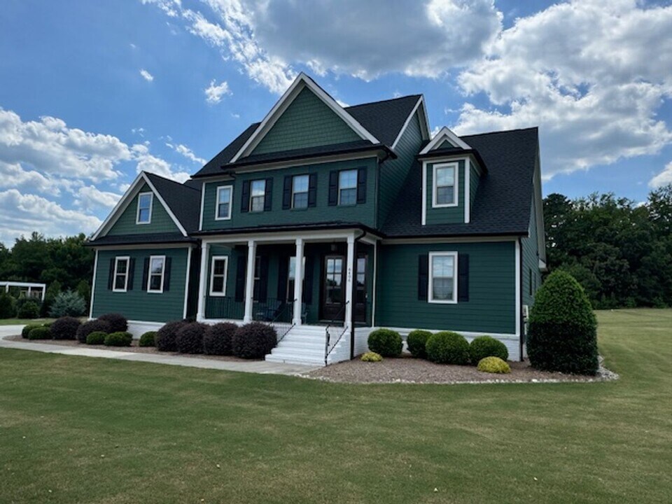6406 Moinear Ln in Chapel Hill, NC - Building Photo