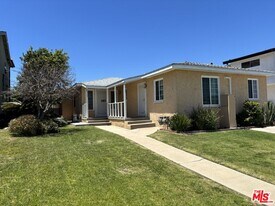 8437 Lilienthal Ave in Los Angeles, CA - Building Photo