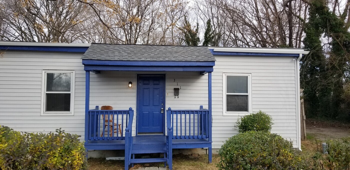 311 N Crater Rd in Petersburg, VA - Building Photo