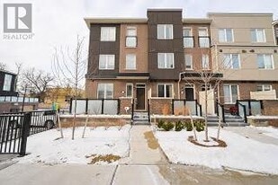 25 Heron Park Pl in Toronto, ON - Building Photo