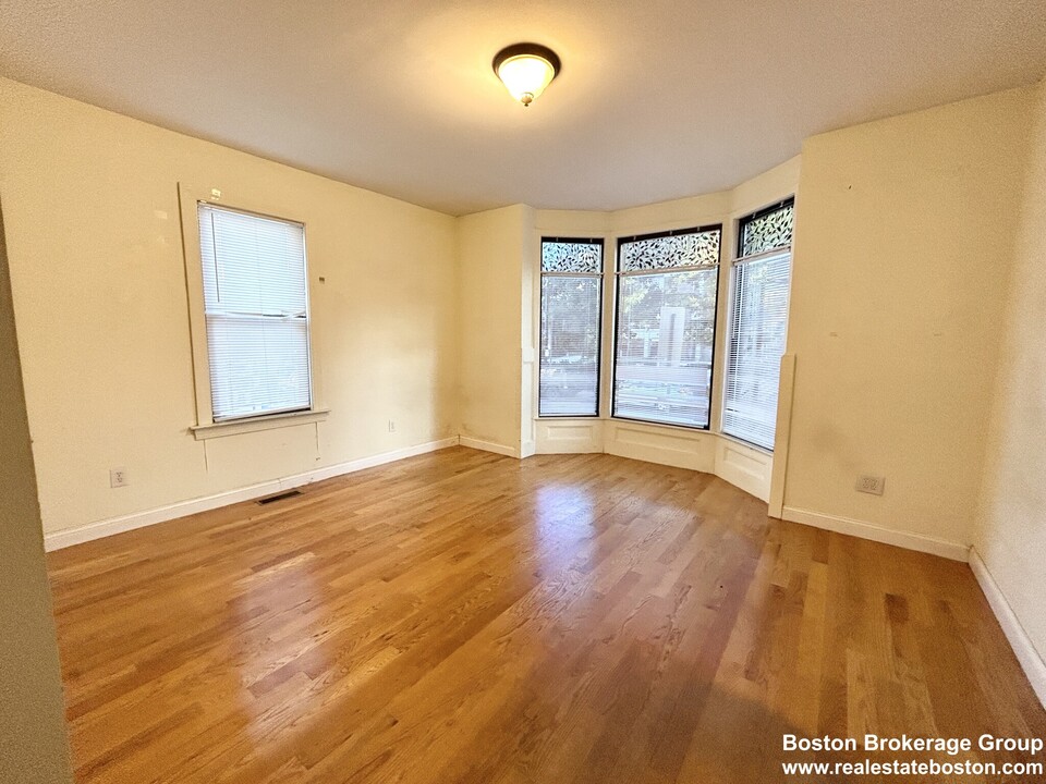 1568 Tremont St, Unit 1 in Boston, MA - Building Photo