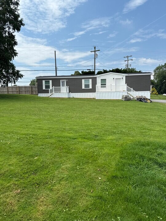 102 North Road in Butler, PA - Building Photo