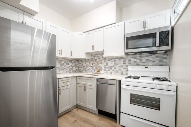 1711 Massachusetts Ave NW, Unit 522 in Washington, DC - Foto de edificio - Building Photo