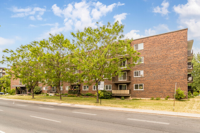 2775 De La Cote-Vertu Boul in St. Laurent, QC - Building Photo - Building Photo