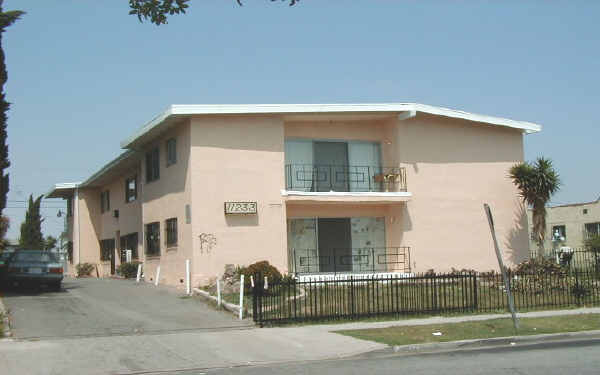 11233-11235 S New Hampshire Ave in Los Angeles, CA - Building Photo