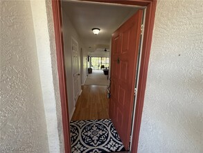 212 Deerwood Cir in Naples, FL - Foto de edificio - Building Photo