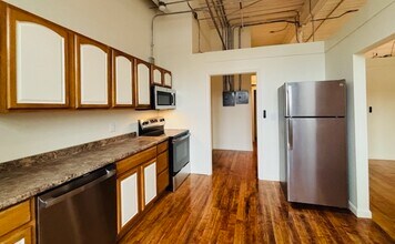 595 Mineral Spring Ave, Unit 4 in Pawtucket, RI - Foto de edificio - Building Photo