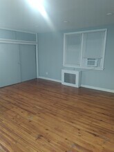 121 W 28th St, Unit 3 in Bayonne, NJ - Building Photo - Building Photo
