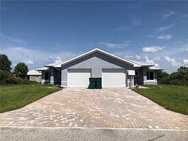 8495 Dinnano St in Port Charlotte, FL - Building Photo