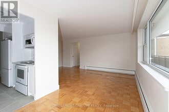 2 Grandstand Pl in Toronto, ON - Building Photo - Building Photo