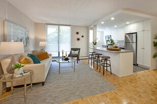 Sunnidale Place in Barrie, ON - Building Photo