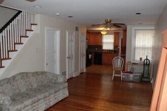 5869 Woodcrest Ave in Philadelphia, PA - Building Photo - Building Photo
