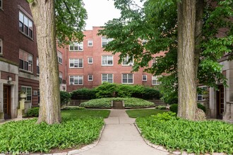 Discover Comfortable Living at Hampton Parkway in Evanston, IL - Building Photo - Building Photo