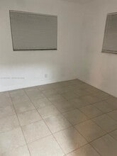 210 NE 40th Ct in Oakland Park, FL - Building Photo - Building Photo
