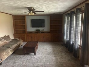 705 Crestview Dr in Metamora, IL - Building Photo - Building Photo