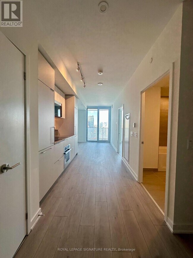 1 Fairview Rd E in Mississauga, ON - Building Photo - Building Photo