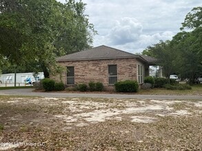 4294 Popp's Ferry Rd in D'Iberville, MS - Building Photo - Building Photo