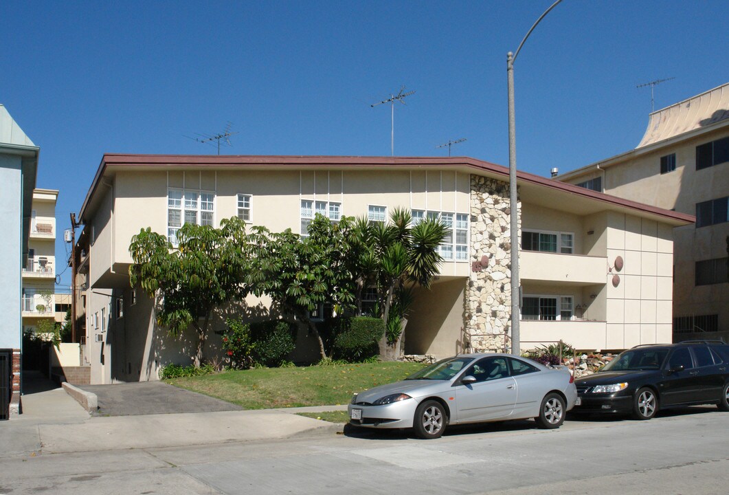 835 S Sherbourne Dr in Los Angeles, CA - Foto de edificio