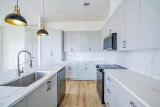 4025 Avenue M in Galveston, TX - Building Photo - Building Photo