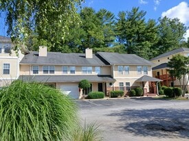 Chadwick Square Apartments in Hendersonville, NC - Building Photo