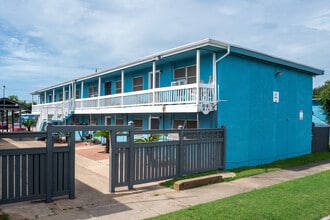 Viento Sereno Apartments in Galveston, TX - Foto de edificio - Building Photo