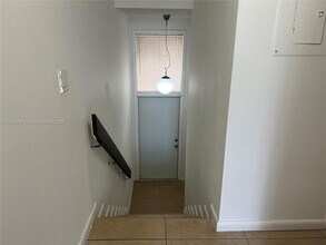 10060 NW 9th St Cir in Miami, FL - Building Photo - Building Photo