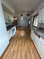 25921 Yeoman Dr in Westlake, OH - Building Photo