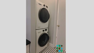 131 Hall Street, Unit Apt1 in Brooklyn, NY - Building Photo - Building Photo