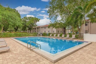 Crossings at 66th in St. Petersburg, FL - Foto de edificio - Building Photo