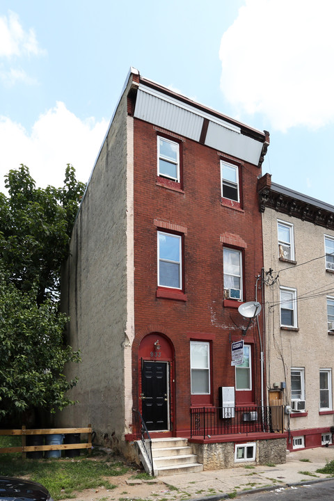 933 W Dauphin St in Philadelphia, PA - Building Photo