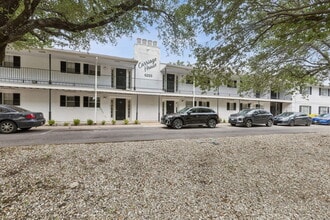 Carriage House in Dallas, TX - Building Photo - Building Photo