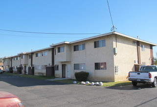 Marina Vista Apartments in Oxnard, CA - Building Photo - Building Photo