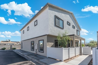 Woodgate Townhomes in Phoenix, AZ - Building Photo - Building Photo