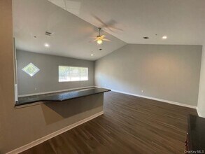 316 Centre Ct in Medford, NY - Building Photo - Building Photo