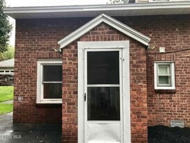 63 Bridge Dr in Albany, NY - Building Photo