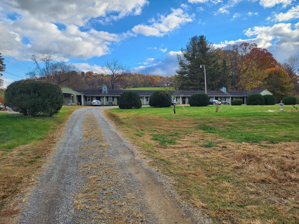 8188 Lee Hwy in Troutville, VA - Building Photo